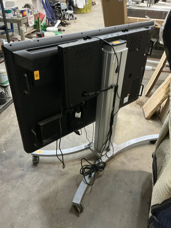 Avocor working large scale computer screens - Big Reuse