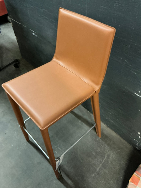 Bottega Stool  2 - Big Reuse