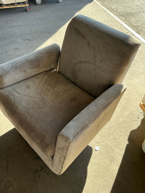 Pair of Mitchell Gold + Bob Williams swivel arm chair - Big Reuse