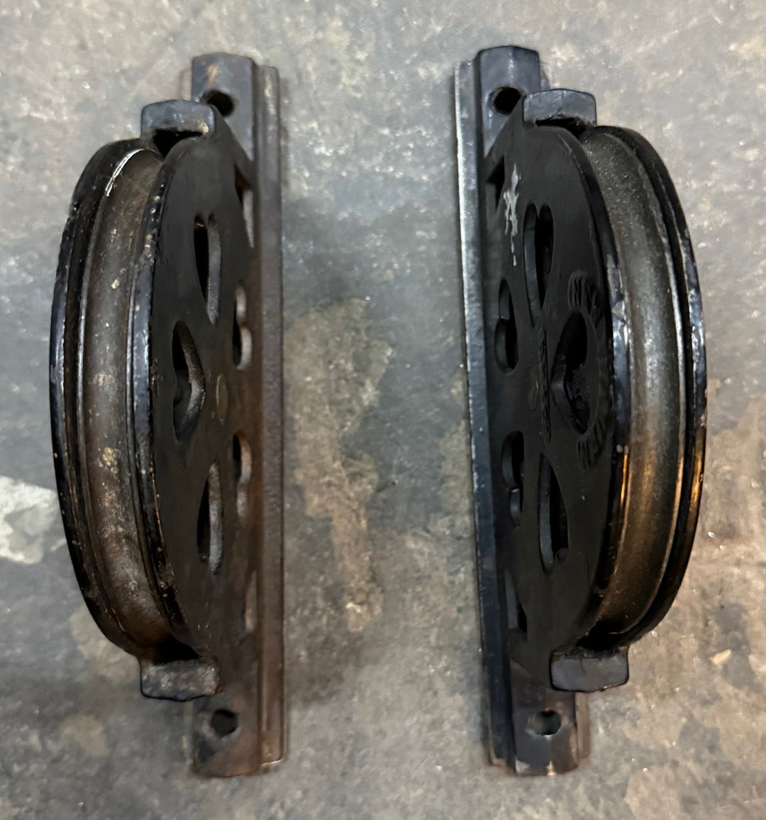 Pair of Vintage Recessed Pulley D.M. & Co. Window Dumbwaiter – Big Reuse
