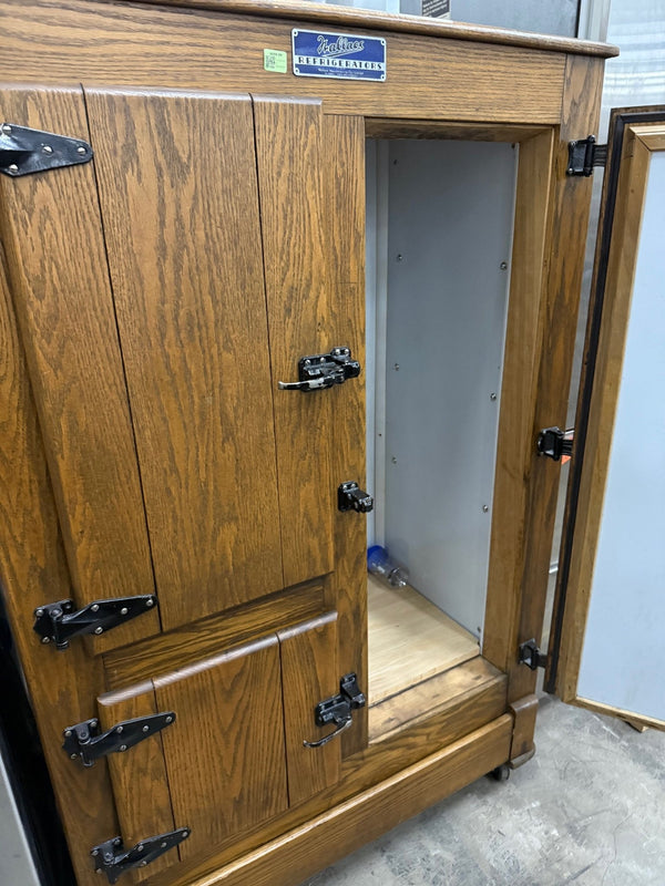 Storage Pantry in style of Antique Fridge - Big Reuse