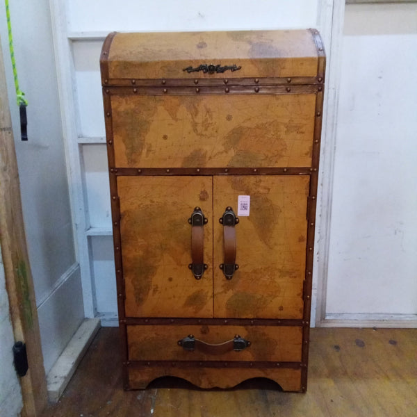 World Map Wine Bottle Cabinet - Big Reuse