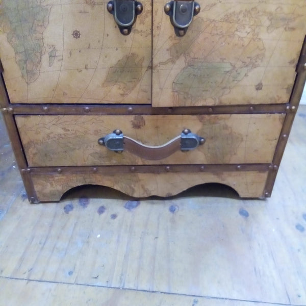 World Map Wine Bottle Cabinet - Big Reuse