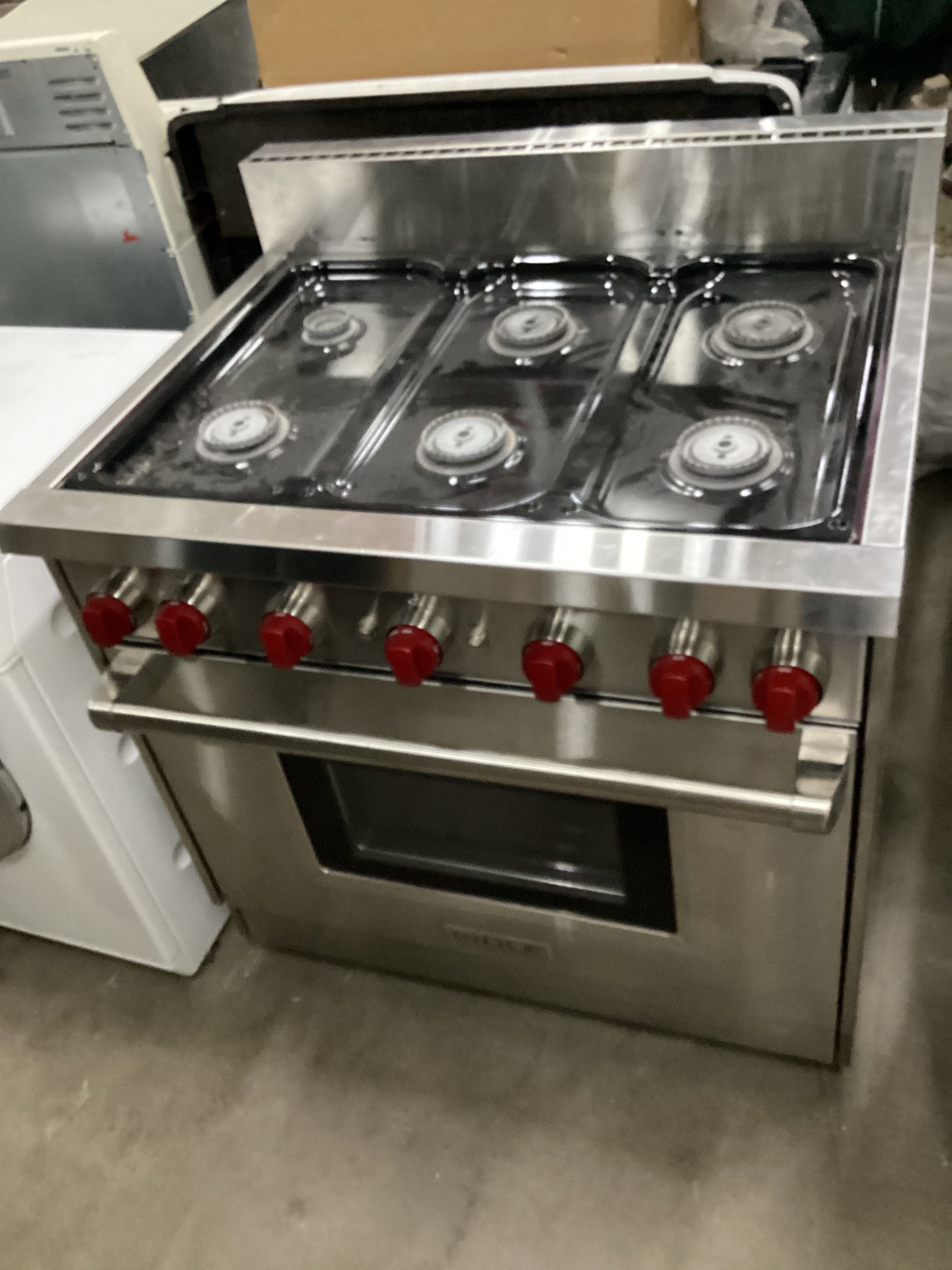 Wolf GR366 36 Pro Style Gas Range with 6 Dual Stacked Sealed