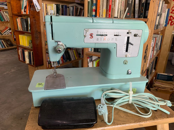 Vintage Blue Singer Sewing Machine - Big Reuse
